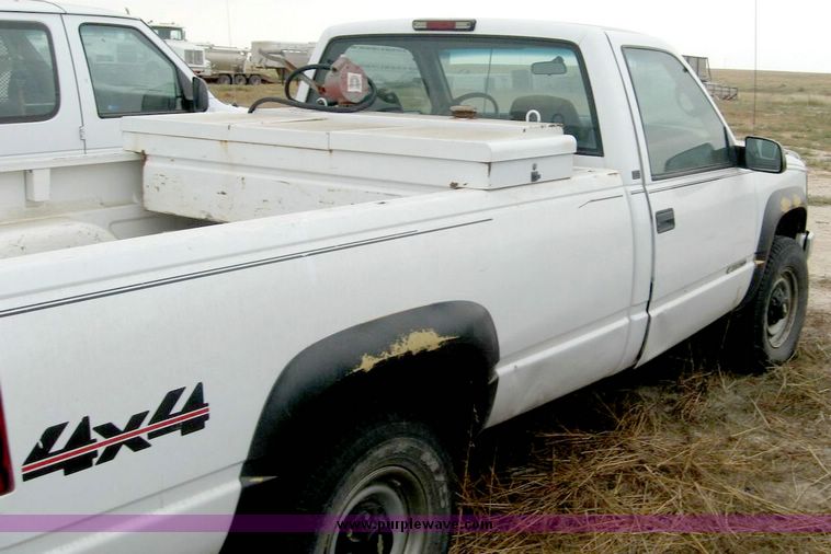 image for item 8711 1997 Chevrolet K2500 pickup truck