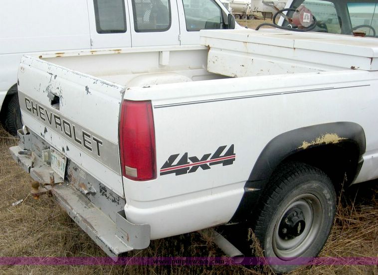 image for item 8711 1997 Chevrolet K2500 pickup truck