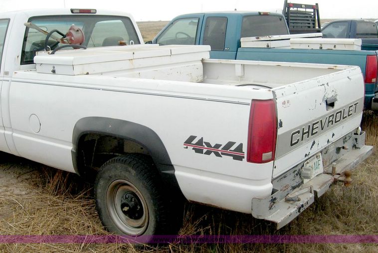 image for item 8711 1997 Chevrolet K2500 pickup truck