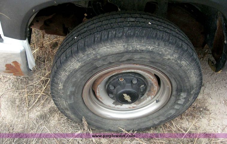 image for item 8711 1997 Chevrolet K2500 pickup truck