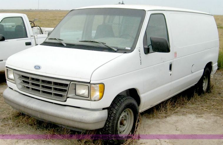 1995 Ford Econoline E150 van in Optima, OK | Item 8712 sold | Purple Wave