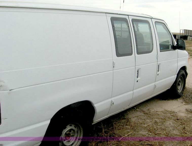 image for item 8712 1995 Ford Econoline E150 van
