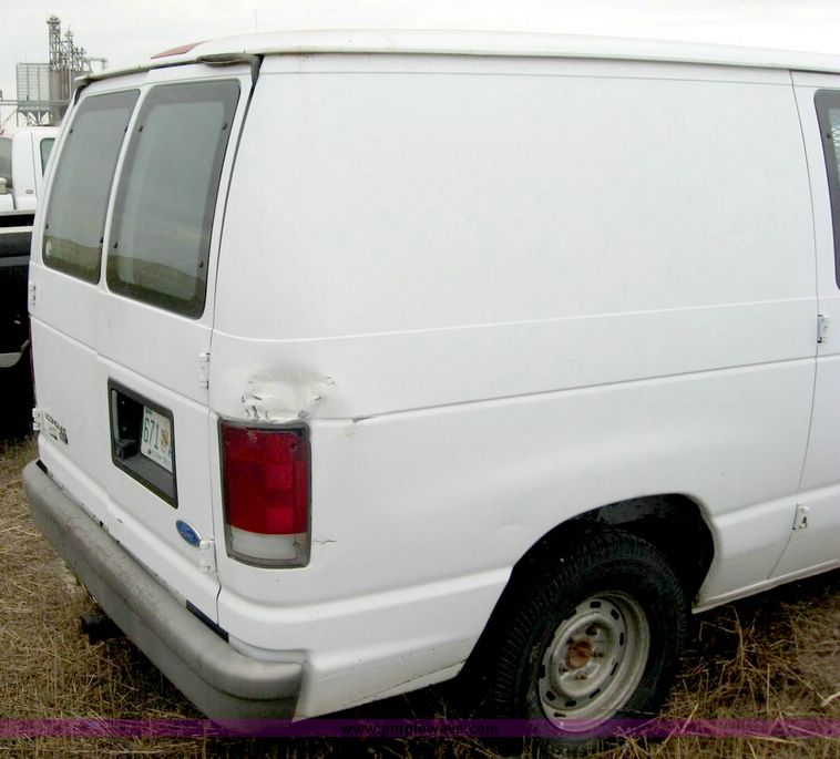 image for item 8712 1995 Ford Econoline E150 van