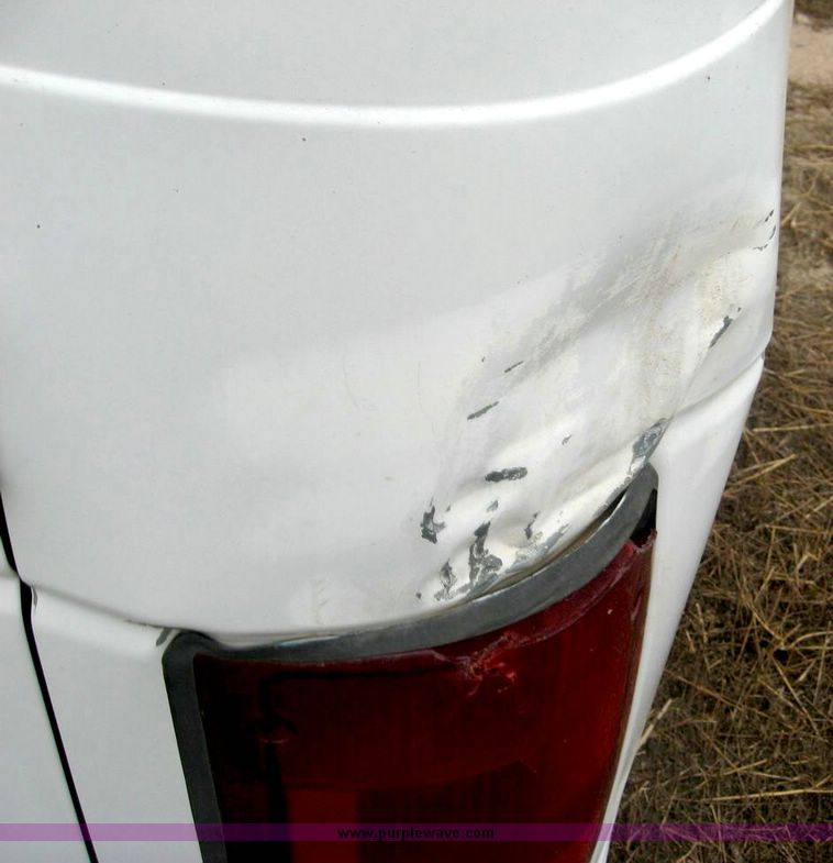 image for item 8712 1995 Ford Econoline E150 van