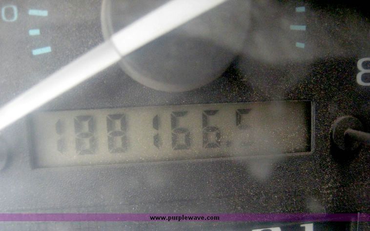 image for item 8712 1995 Ford Econoline E150 van