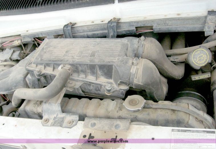 image for item 8712 1995 Ford Econoline E150 van