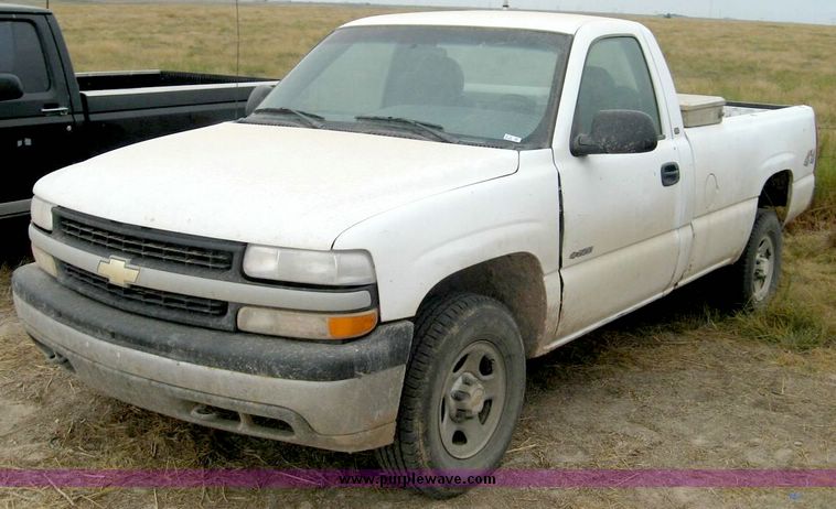 image for item 8714 2000 Chevrolet K1500 Silverado pickup truck