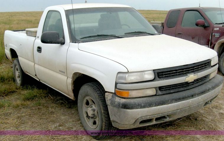 image for item 8714 2000 Chevrolet K1500 Silverado pickup truck