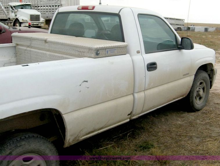 image for item 8714 2000 Chevrolet K1500 Silverado pickup truck