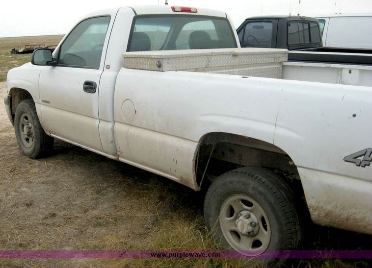 image for item 8714 2000 Chevrolet K1500 Silverado pickup truck