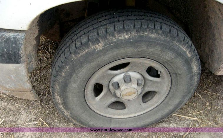 image for item 8714 2000 Chevrolet K1500 Silverado pickup truck