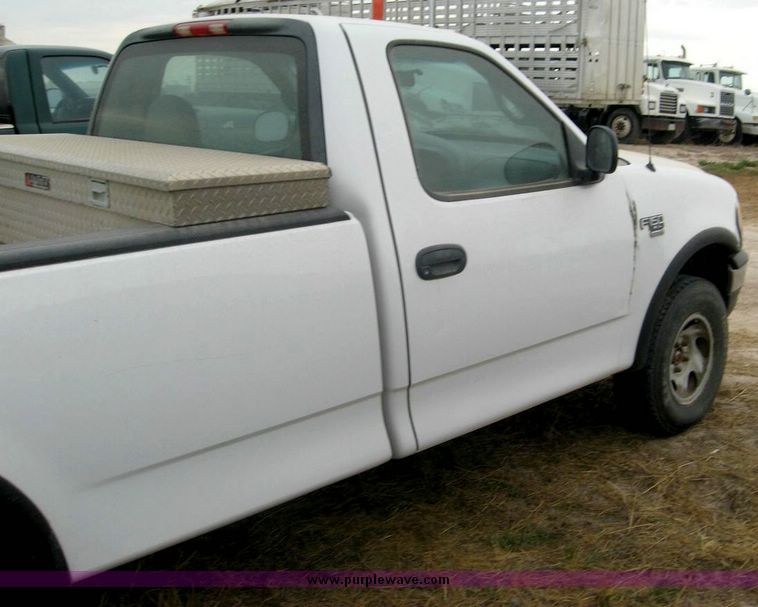 image for item 8716 2000 Ford F150 pickup truck