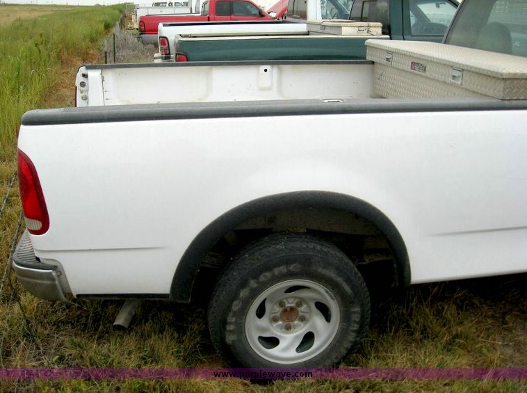 image for item 8716 2000 Ford F150 pickup truck