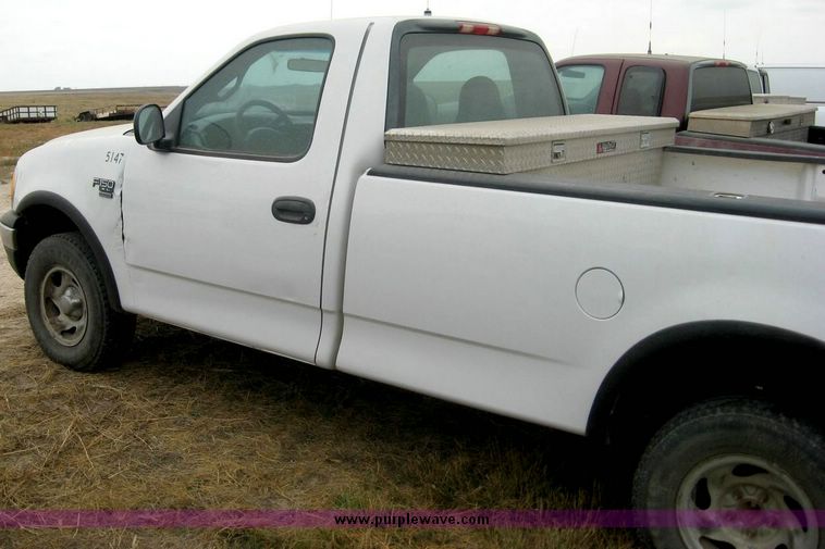 image for item 8716 2000 Ford F150 pickup truck