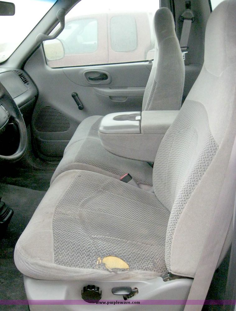 image for item 8716 2000 Ford F150 pickup truck