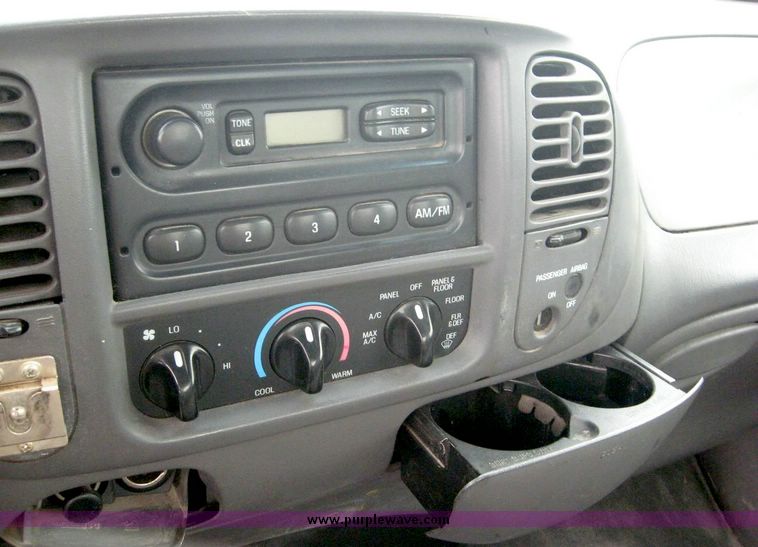 image for item 8716 2000 Ford F150 pickup truck