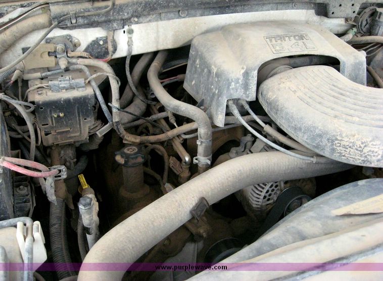 image for item 8716 2000 Ford F150 pickup truck