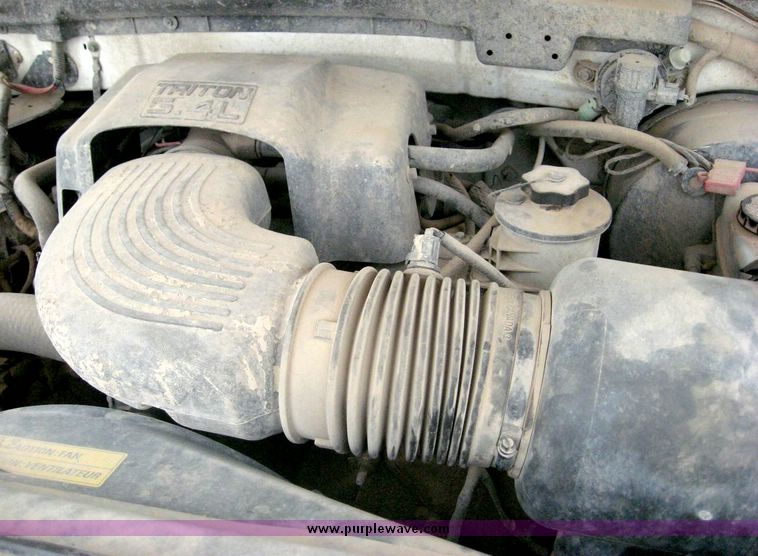 image for item 8716 2000 Ford F150 pickup truck