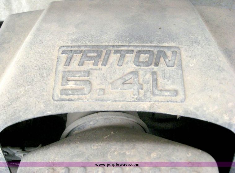 image for item 8716 2000 Ford F150 pickup truck