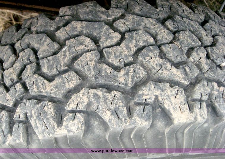 image for item 8719 1999 Ford F350 super duty pickup truck with utility bed