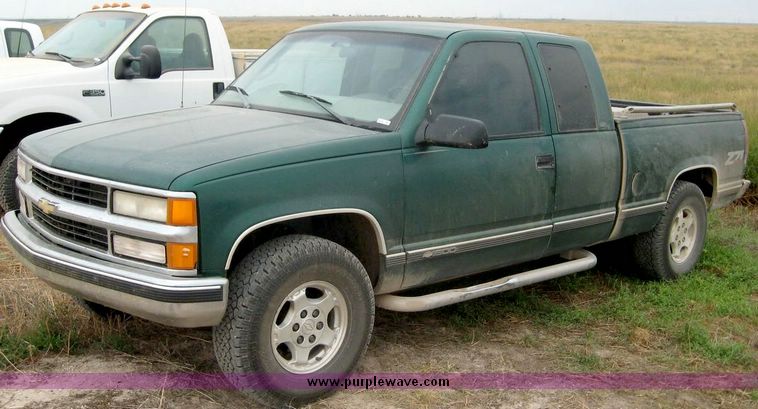 image for item 8720 1998 Chevrolet K1500 extended cab pickup truck