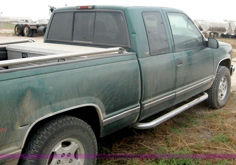 image for item 8720 1998 Chevrolet K1500 extended cab pickup truck