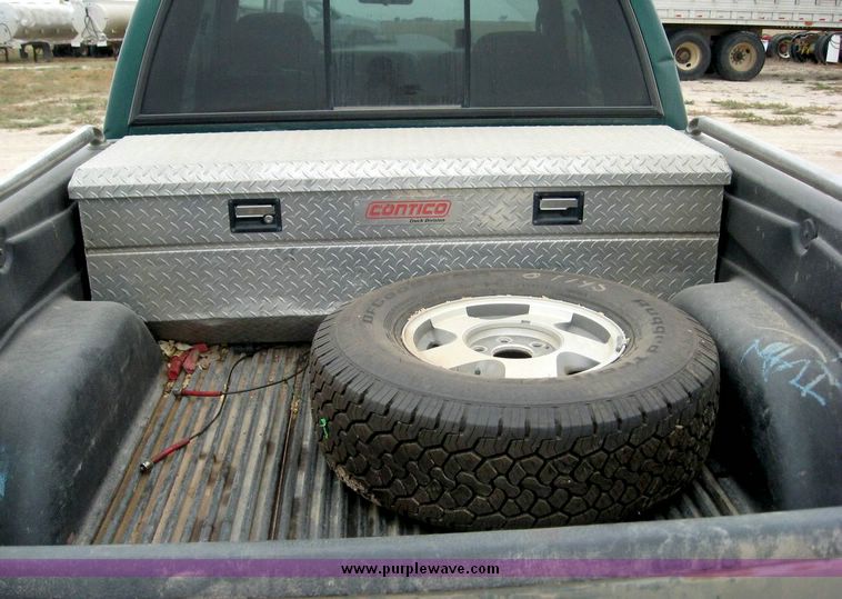 image for item 8720 1998 Chevrolet K1500 extended cab pickup truck