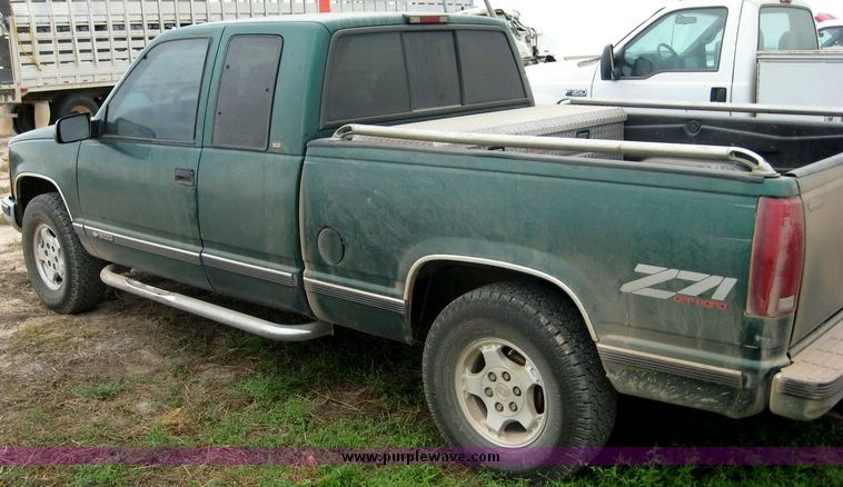 image for item 8720 1998 Chevrolet K1500 extended cab pickup truck