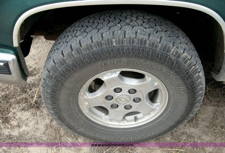 image for item 8720 1998 Chevrolet K1500 extended cab pickup truck