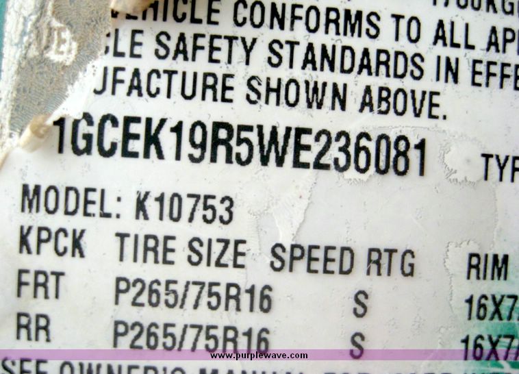 image for item 8720 1998 Chevrolet K1500 extended cab pickup truck