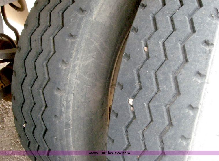 image for item 8732 1995 Barrett aluminum double deck straight trailer