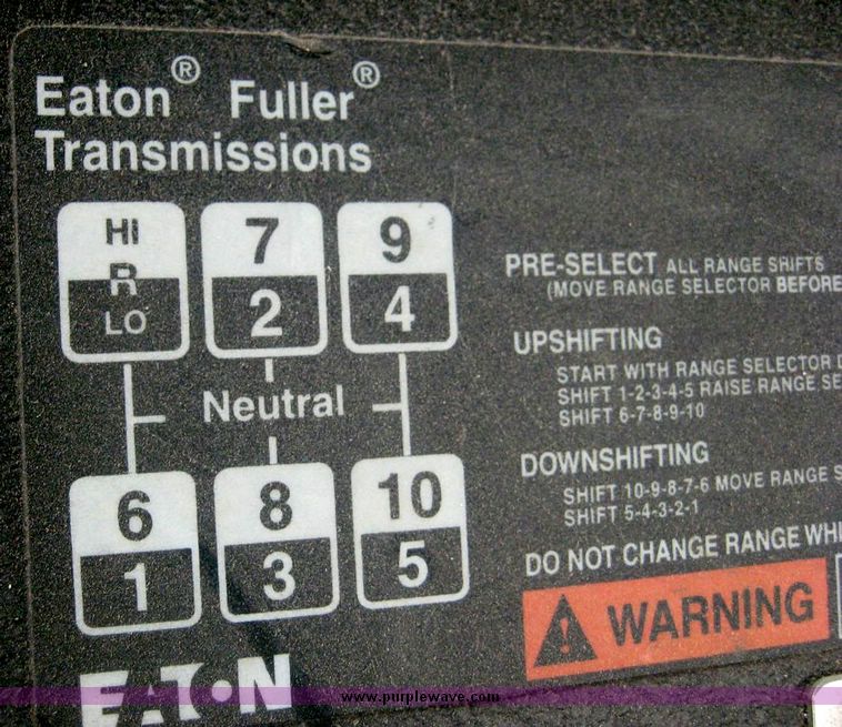 image for item 8733 2000 Mack 600 RD600 Semi truck