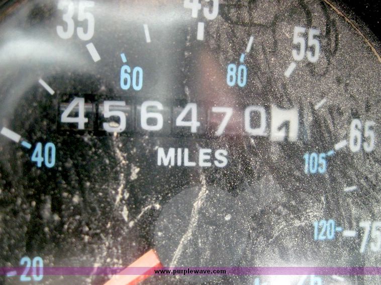 image for item 8733 2000 Mack 600 RD600 Semi truck