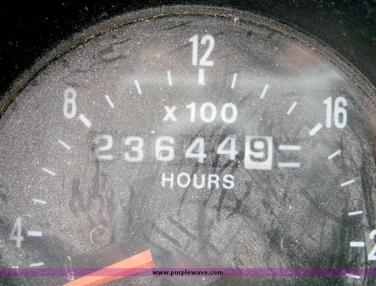 image for item 8733 2000 Mack 600 RD600 Semi truck