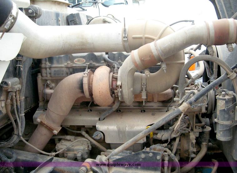 image for item 8733 2000 Mack 600 RD600 Semi truck