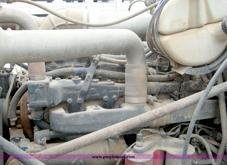 image for item 8733 2000 Mack 600 RD600 Semi truck