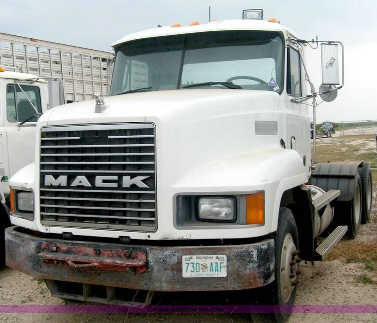 image for item 8734 1993 Mack 600 CH600 semi truck