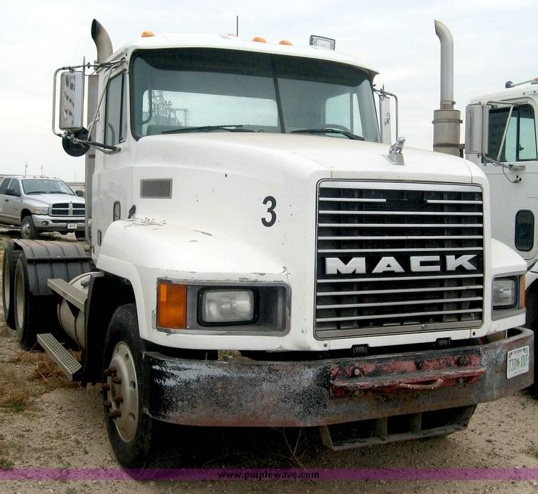 image for item 8734 1993 Mack 600 CH600 semi truck
