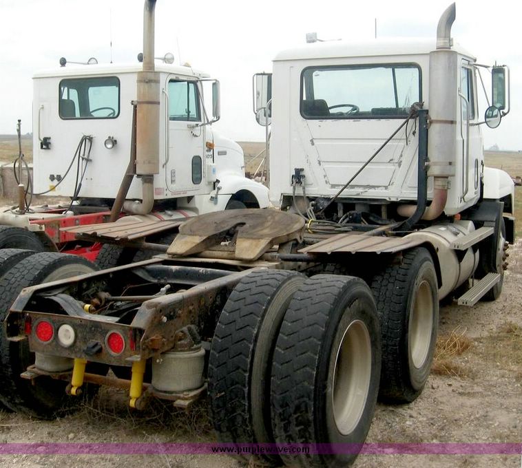 image for item 8734 1993 Mack 600 CH600 semi truck