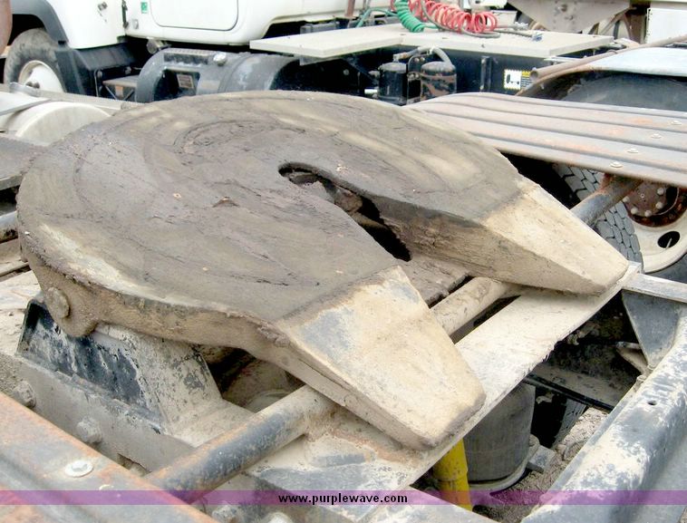 image for item 8734 1993 Mack 600 CH600 semi truck