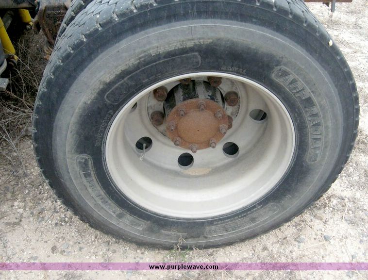 image for item 8734 1993 Mack 600 CH600 semi truck