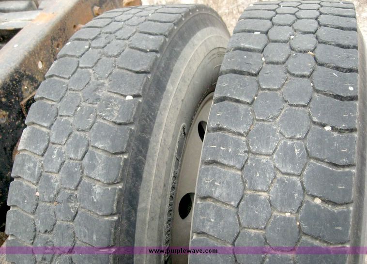 image for item 8734 1993 Mack 600 CH600 semi truck