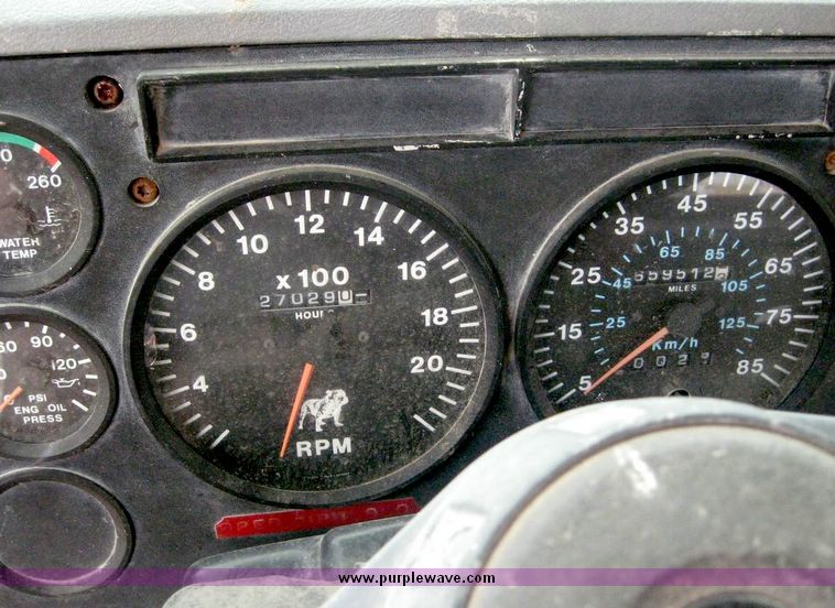 image for item 8734 1993 Mack 600 CH600 semi truck