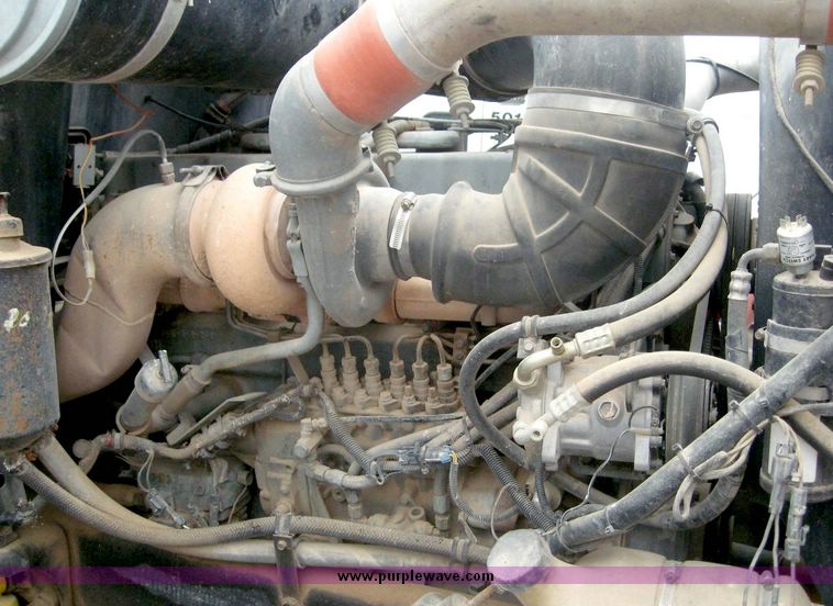 image for item 8734 1993 Mack 600 CH600 semi truck