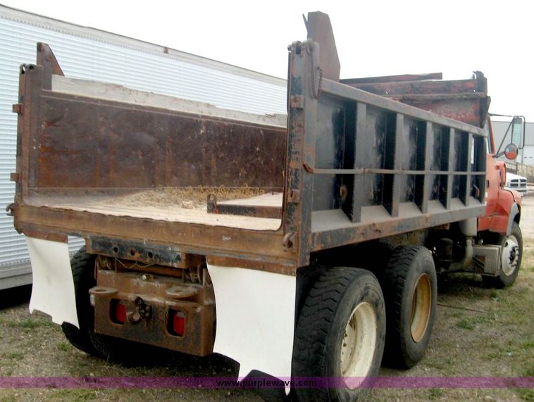 image for item 8736 1991 For L9000 Aeromax dump truck with 15' dump bed and hoist