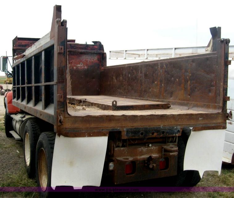 image for item 8736 1991 For L9000 Aeromax dump truck with 15' dump bed and hoist