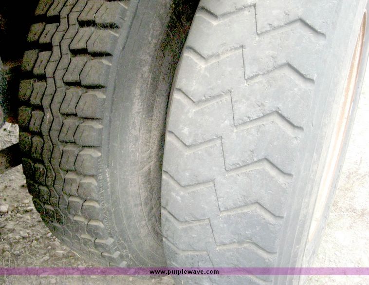 image for item 8736 1991 For L9000 Aeromax dump truck with 15' dump bed and hoist