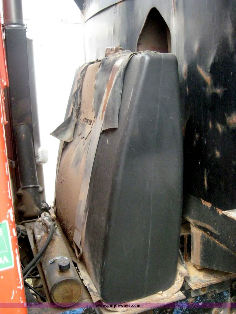 image for item 8736 1991 For L9000 Aeromax dump truck with 15' dump bed and hoist