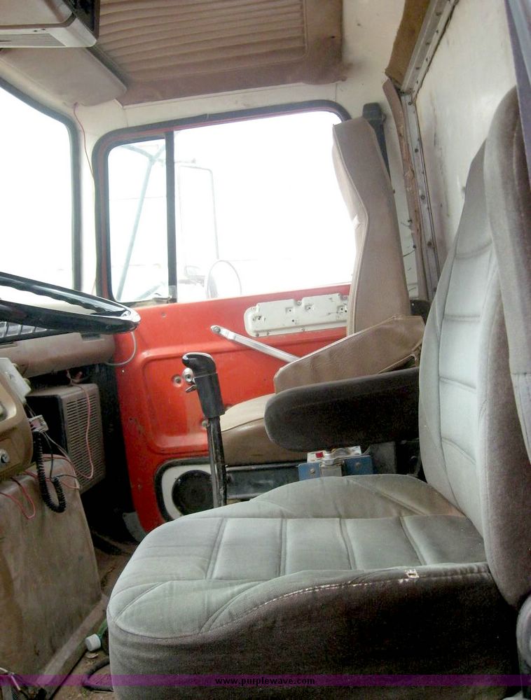 image for item 8736 1991 For L9000 Aeromax dump truck with 15' dump bed and hoist