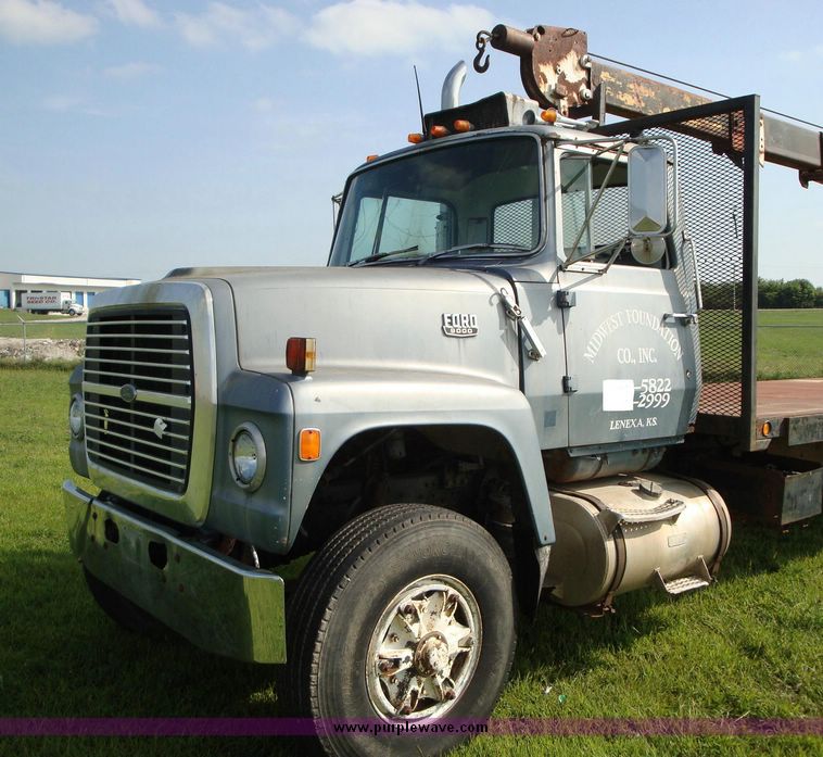 image for item 1200 1978 Ford L9000 boom truck